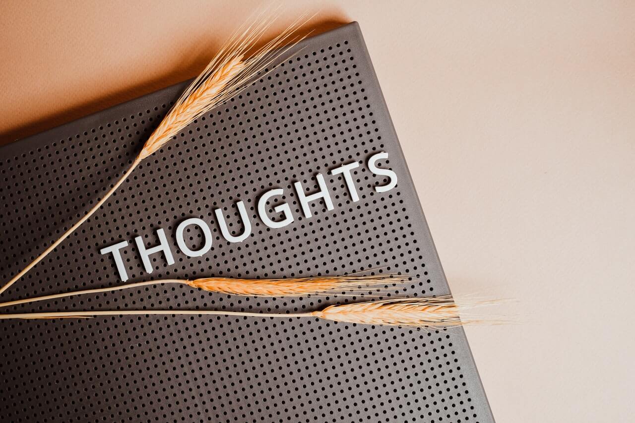 The word thoughts written on a pin board