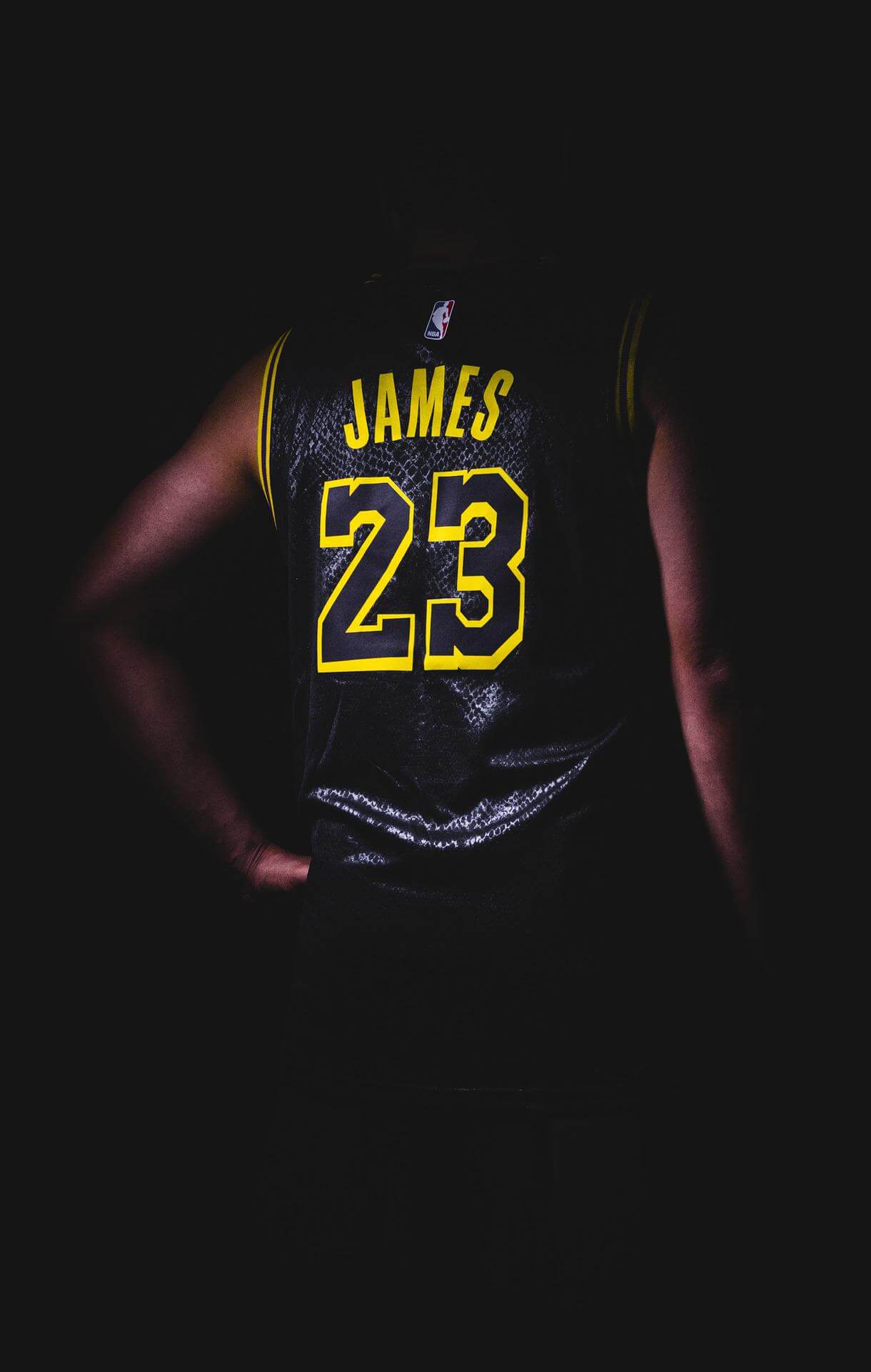 Man-wearing-a-lebron-james-jersey