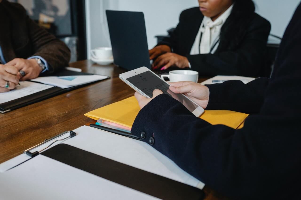 Members-of-the-HR-department-working-in-their-office.