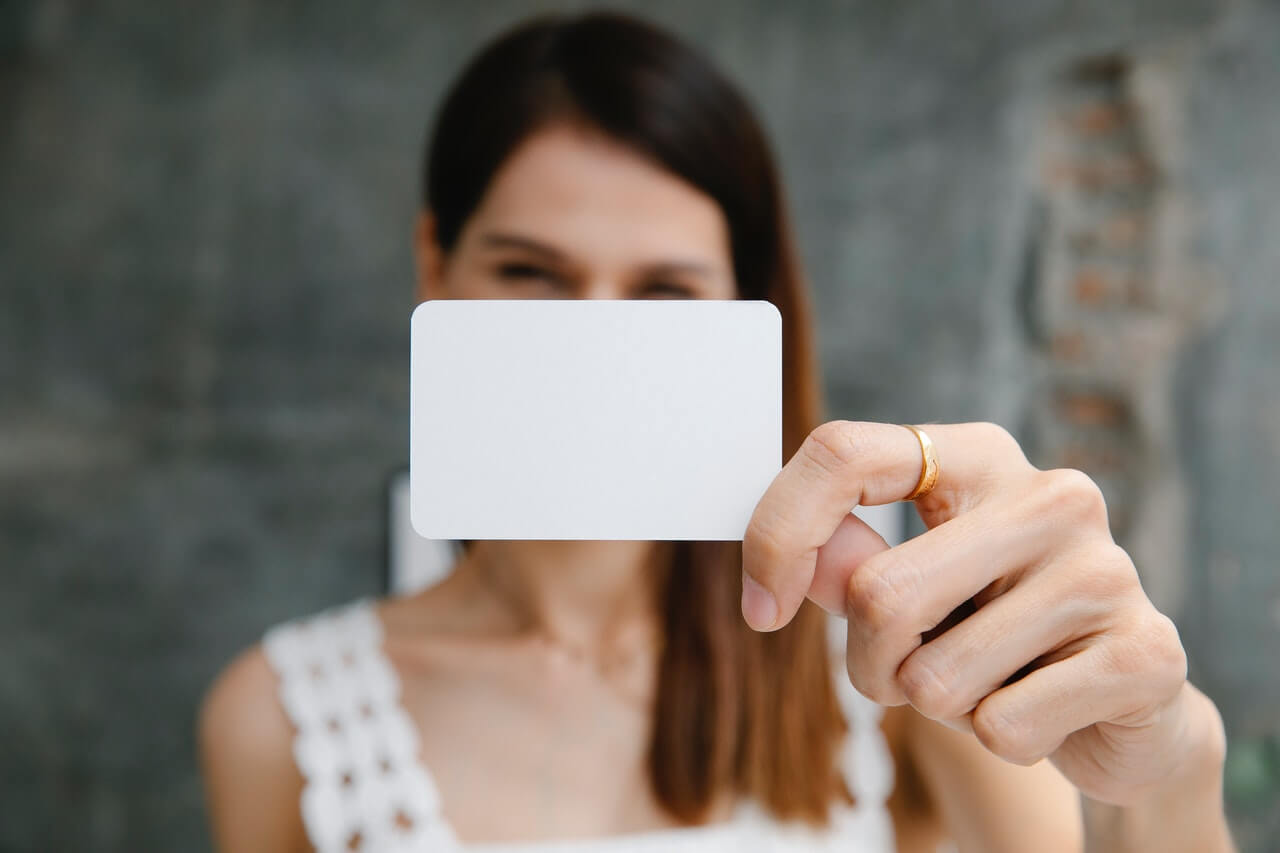 Young lady holding a blank card