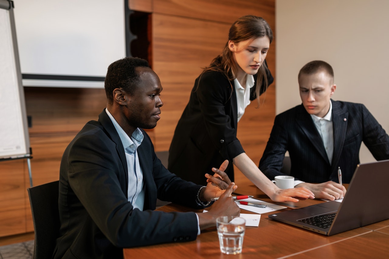 A-manager-instructing-his-colleagues-on-what-to-be-done-at-work.