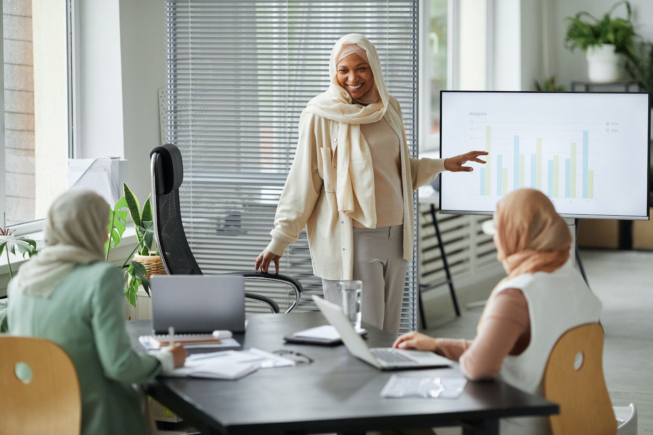 a-woman-in-a-business-meeting-doing-a-presentation-