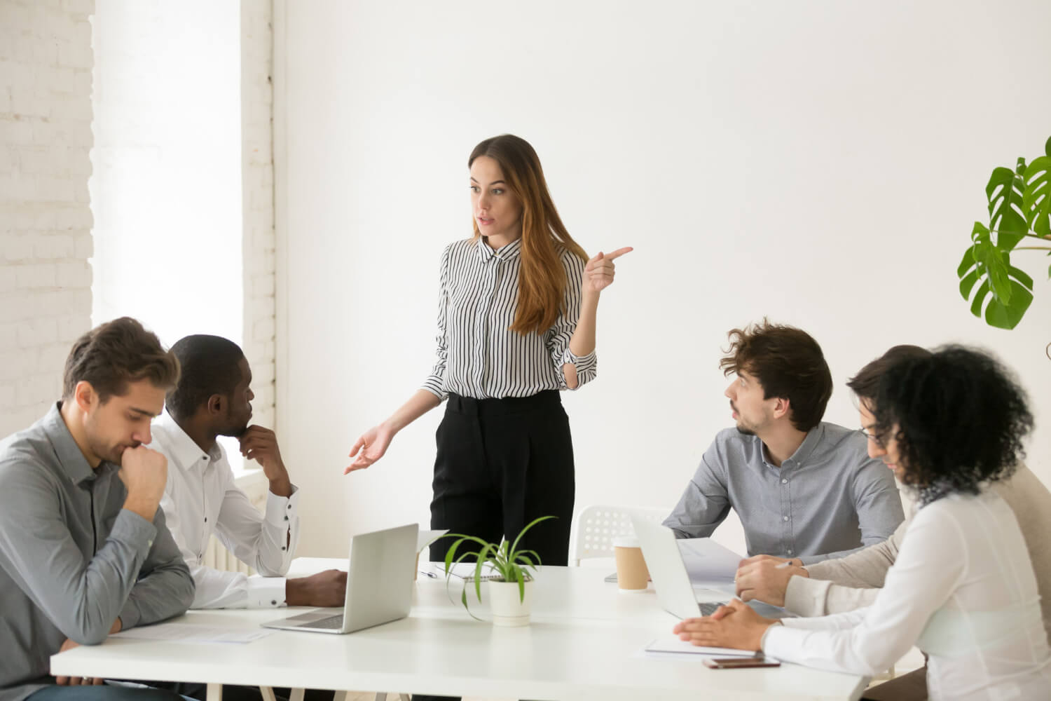 A-female-manager-trying-to-bolster-the-morale-of-her-teammates.