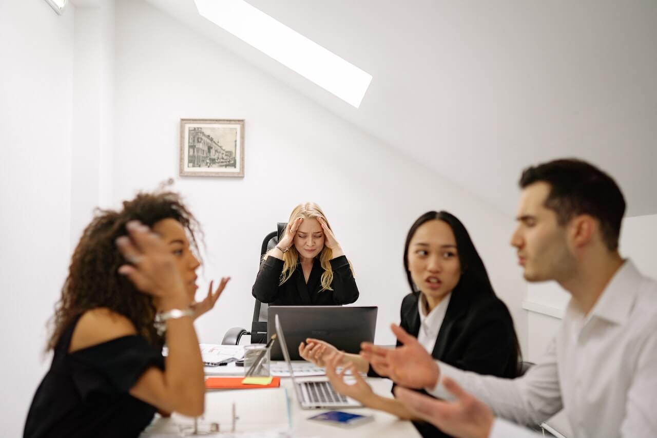 colleagues-arguing-on-who-to-blame-for-an-error-at-work